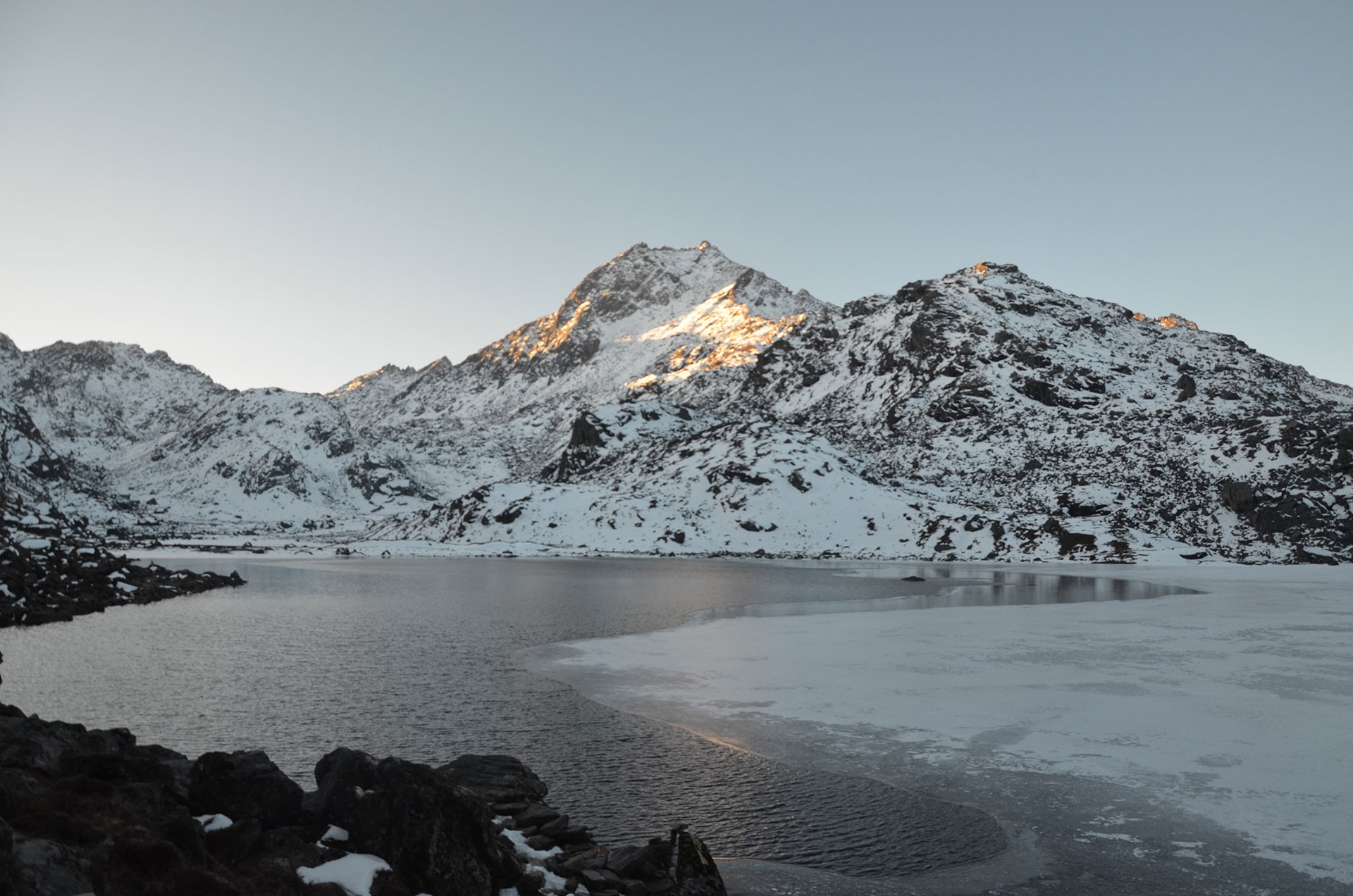 lake view trek to ghopte