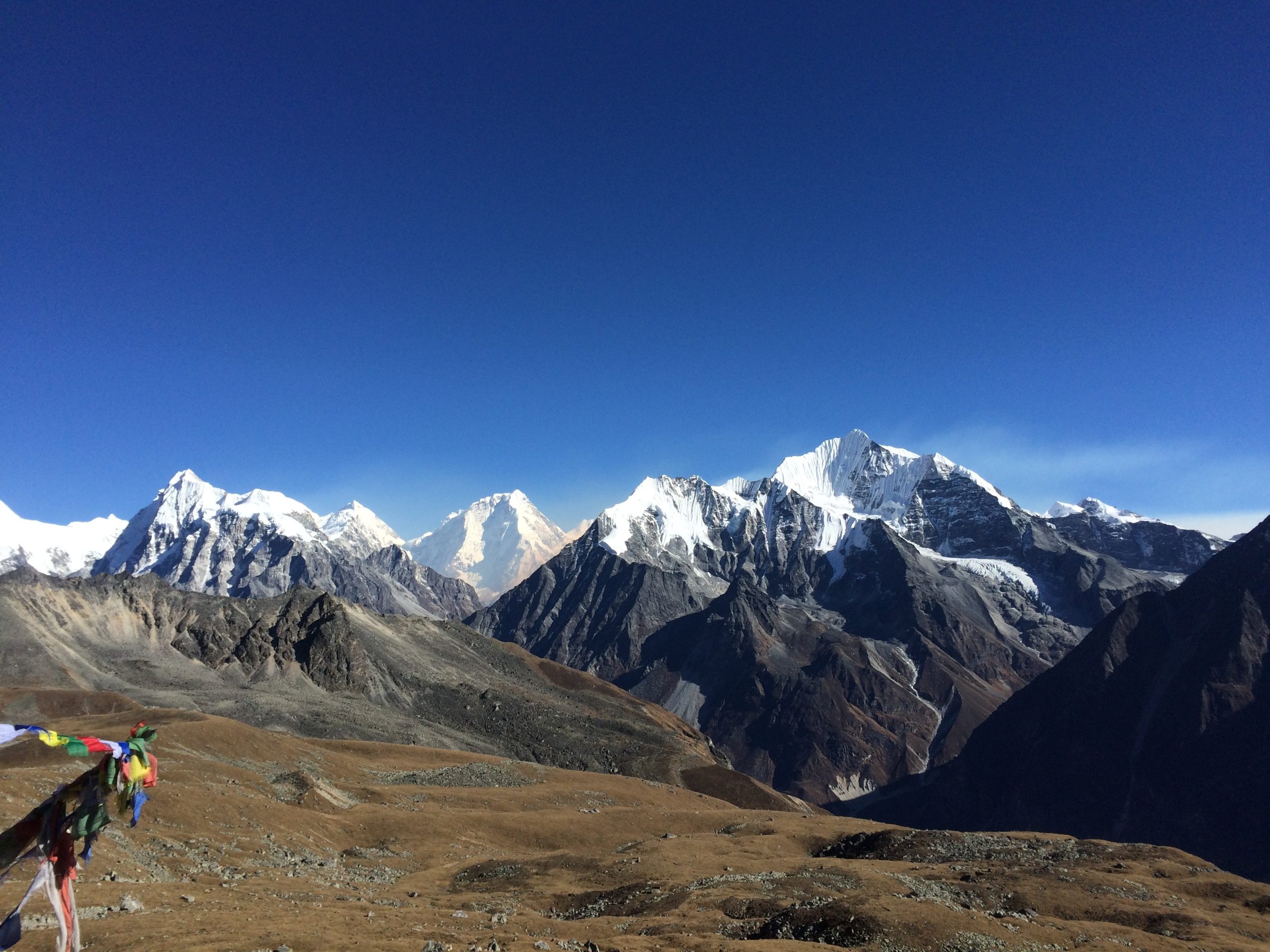 trek to kyanjin gyompa scaled