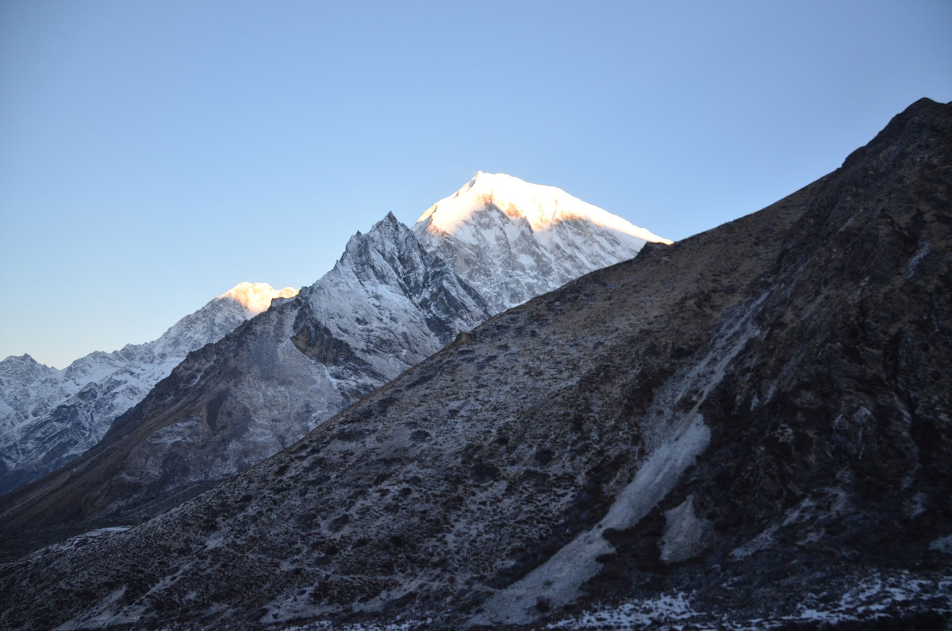view on the way langtang village